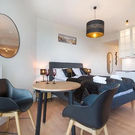 Luxurious Near The Sea In *