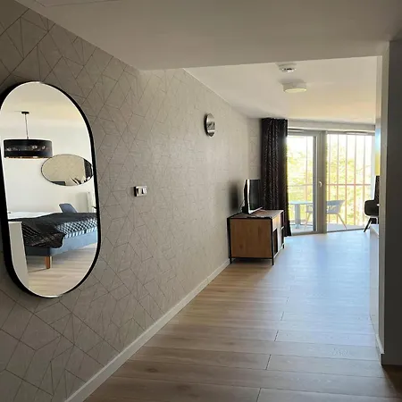 Daire Luxurious Near The Sea In