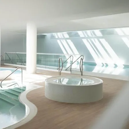 Luxurious Near The Sea In *