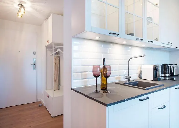 Luxurious Near The Sea In *