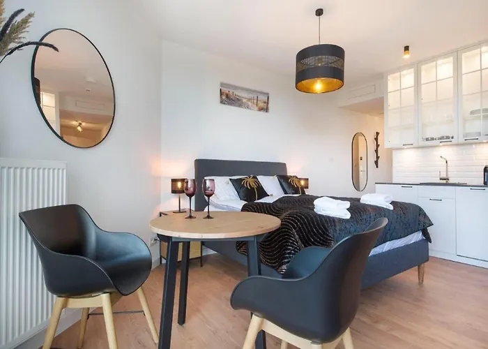 Luxurious Near The Sea In *