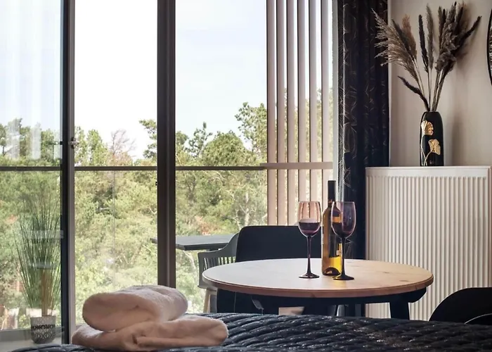 Luxurious Near The Sea In