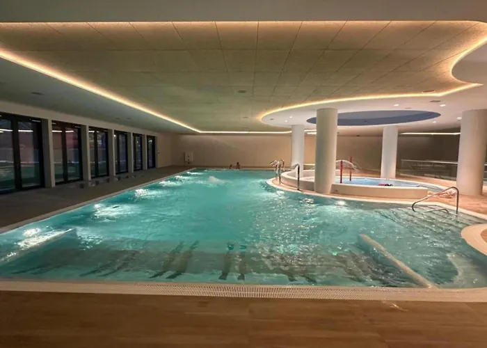 Luxurious Near The Sea In