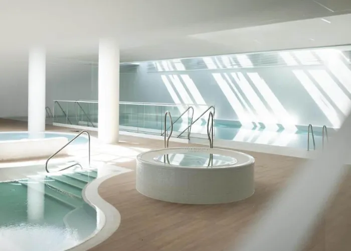 Luxurious Near The Sea In *