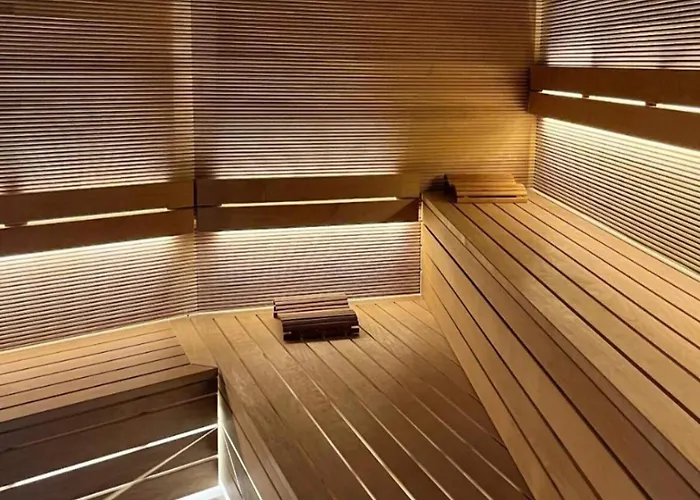 Luxurious Near The Sea In *